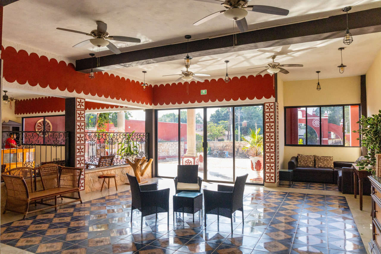 Una vista completa del vestíbulo del hotel